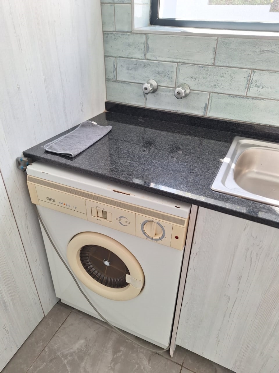 To Let 3 Bedroom Property for Rent in Beachview Eastern Cape